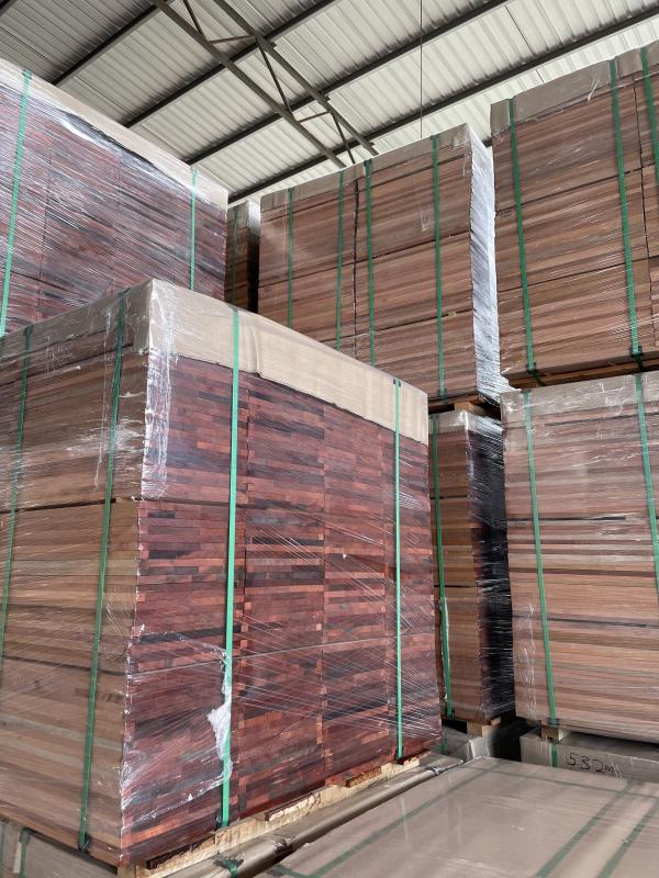 LAMINATE 