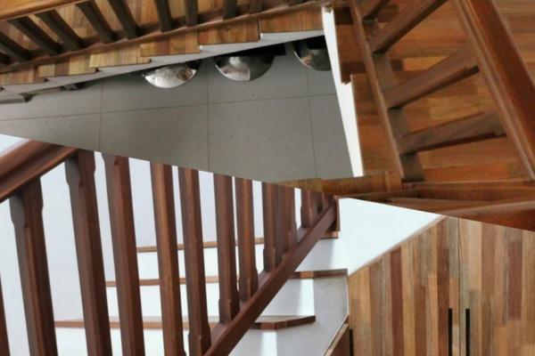 WOOD STAIRS 